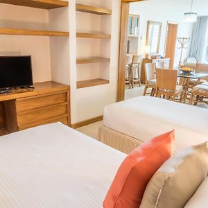 Deluxe Three-Bedroom Apartment